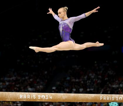 Olimpiadi, D’Amato fa la storia della ginnastica: è oro. Bronzo a Manila Esposito. Biles fuori dal podio