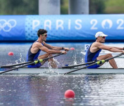 Olimpiadi, argento nel canottaggio. Assurda staffetta 4×100 misti: fa riposare Ceccon e viene eliminata