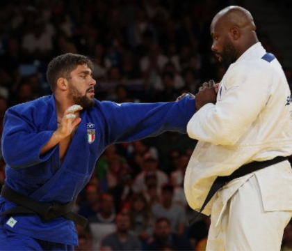 Olimpiadi judo, la caduta di stile del gigante francese Riner col napoletano Pirelli – Rai