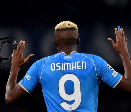 Osimhen ha l’accordo col Psg: 14 milioni l’anno. Ma Parigi ne ha offerti “solo” 80 a De Laurentiis