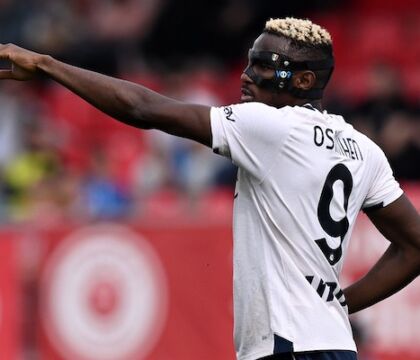 Osimhen vuole andare via senza prestito e senza abbassarsi lo stipendio. Il Chelsea lo vuole alle proprie condizioni