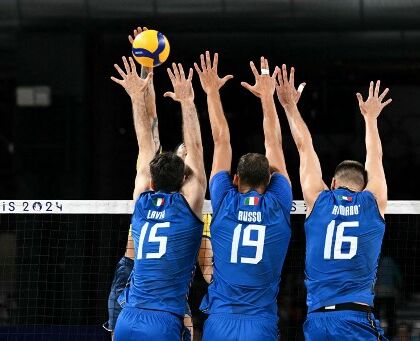 Pallavolo, Italia più forte della maledizione delle Olimpiadi: annulla quattro match-point e batte il Giappone