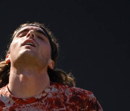 Tsitsipas caccia il padre-coach dalla tribuna: «Merito un allenatore che mi ascolti, non sa gestire le situazioni»