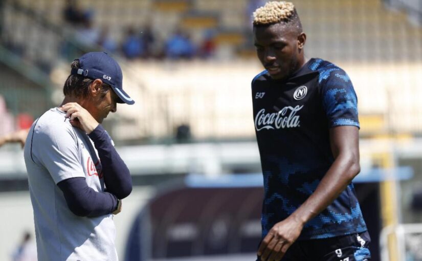 Romano: "Osimhen-Chelsea, affare saltato anche con l’Al Ahli: resterà a Napoli ma fuori dalla rosa"