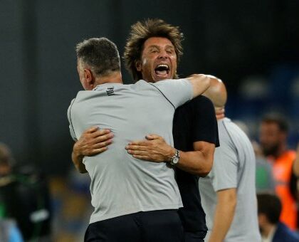 È la notte di Conte, fai attenzione, il Napoli suo e di Kvara ha fatto a pezzi il Bologna di Italiano: 3-0