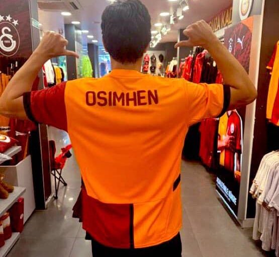 Osimhen questa sera a Istanbul: 50mila tifosi ad accoglierlo  – TMW