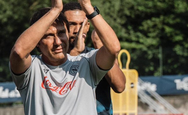 Napoli, l’appello dei tifosi a Conte: “Mister non lasciarli fuori, ci daranno una mano”