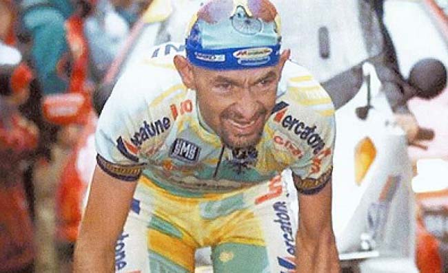 Pantani, la confessione degli agenti della Scientifica: “Prima di noi entrarono altre persone”