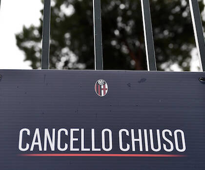 Bologna-Milan rinviata, Libero non si dà pace: “La palestra sotto il Dall’Ara pullulava di persone”