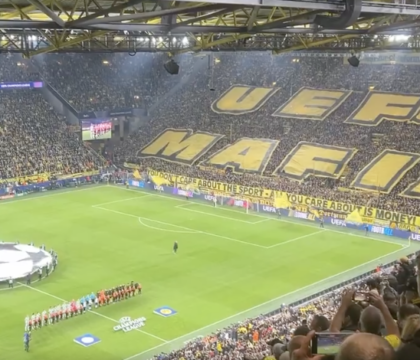 Dortmund, mega striscione in Curva: “Uefa Mafia”