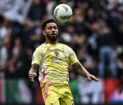 Douglas Luiz: per una volta che gioca, torna a casa e la trova svaligiata