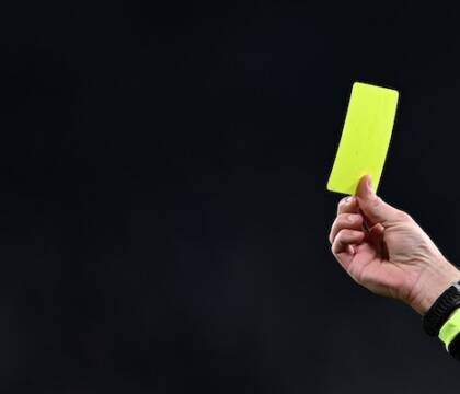 Gli arbitri sono solo un capro espiatorio, i tifosi lo sanno che il problema non sono loro (Guardian)