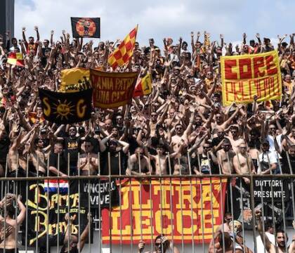 Gli ultras del Lecce accolsero Conte con lo striscione “uomo senza dignità, sei la m…a della nostra città”