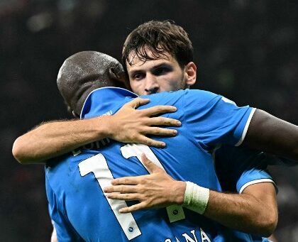 Il Napoli di Conte mette paura al campionato, sbanca Milano in tranquillità