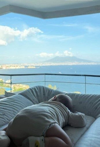 Kvaratskhelia, la tenera foto del figlio conquista i tifosi del Napoli