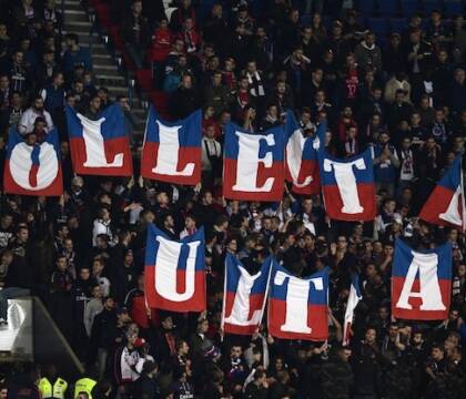 La Francia contro l’omofobia negli stadi: «La squadra di casa potrebbe perdere la partita a tavolino»