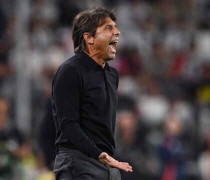 Le conferenze di Conte sono un godimento, risponde senza spocchia (Carratelli)