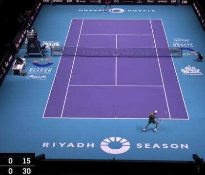 L’Arabia Saudita si sta prendendo anche il tennis: i soldi cancellano il calpestamento dei diritti umani (El Paìs)