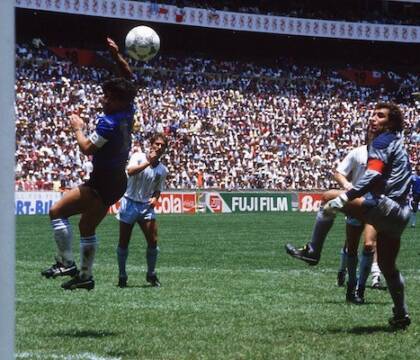 Nuovo murale per Maradona che celebra ‘La mano de Dios’