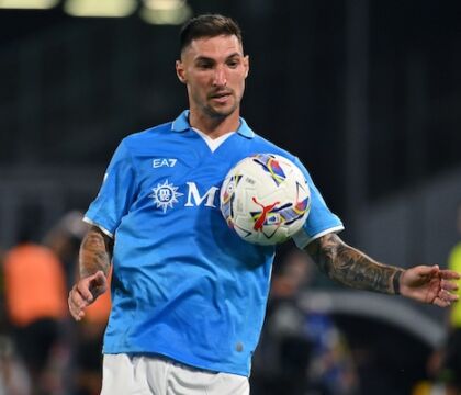 Pestone su Politano. L’arbitro assegna il rigore, Capuano: “Classico rigorino che non si deve più vedere”
