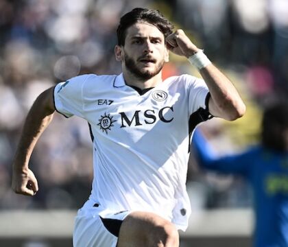 Rinnovo Kvara, il Napoli non andrà oltre i sei milioni. Bisogna capire se l’entourage è disposto ad abbassare le pretese (Di Marzio)