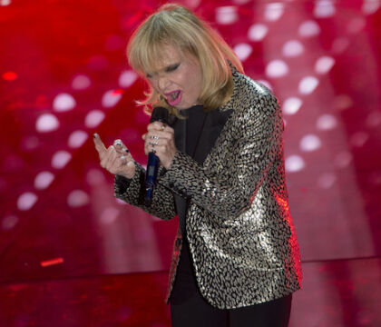 Rita Pavone: «Nell’89 volevo cantare dii un amore tra donne, la Rai mi bandì» (La Stampa)