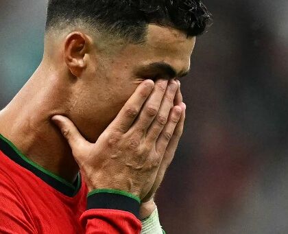 Ronaldo infuriato dopo Scozia-Portogallo, insulta l’arbitro (Video)