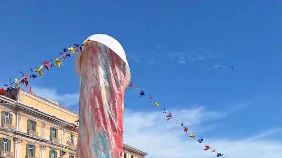 Fanpage sull’opera di Pesce: “Ridicola, arte svilita e Napoli non ne guadagna nulla”