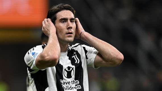 Juve, Vlahovic distrutto dai quotidiani: “Sbaglia un gol clamoroso”