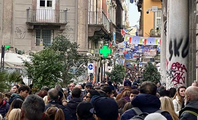 Napoli fa “impazzire” i turisti: record di presenze nell’ultimo weekend