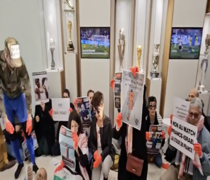 Francia-Israele: attivisti pro-Palestinesi occupano la Federcalcio per chiedere la cancellazione della partita