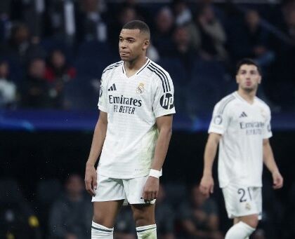 Henry: «Mbappé deve comportarsi da centravanti, anche se non gli piace. Peggio di così non può fare»