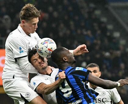 Il Napoli è vivo ed è primo in classifica. Il funerale può essere interrotto