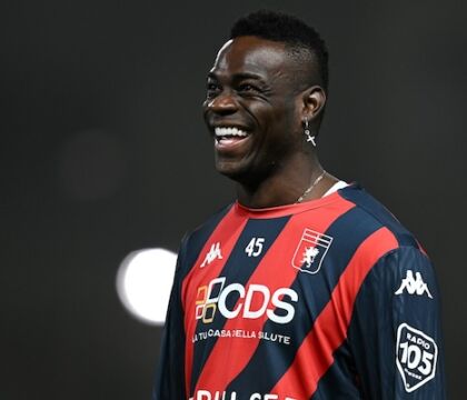 Il Parma può farcela ad andare in Serie B: perde anche col Genoa. Esordio per Balotelli con ammonizione