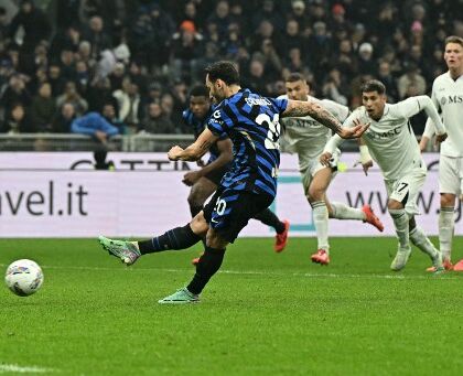 L’Inter resta favorita per lo scudetto, ma il Napoli è primo non per un colpo di fortuna (Guardian)