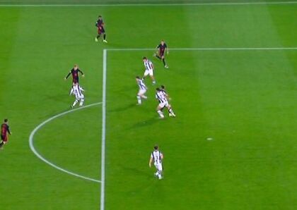 L’incredibile fuorigioco di unghia che ha fatto annullare un gol a Lewandowski (VIDEO)
