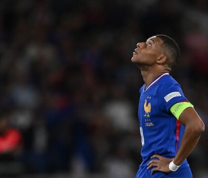 Mbappé ormai condivide solo la sua vita madrilena, con la Francia ha scelto la strada del silenzio (L’Equipe)