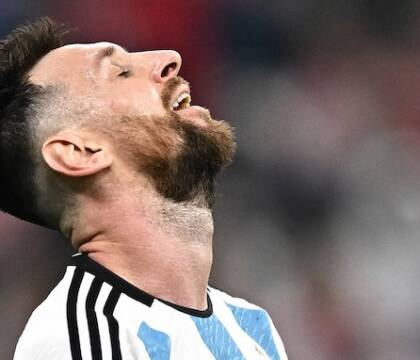 Messi attacca l’arbitro in Paraguay-Argentina: «Cagòn, non mi stai piacendo»