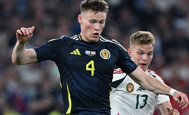 Napoli in ansia, Scott McTominay lascia il campo zoppicando: cosa filtra