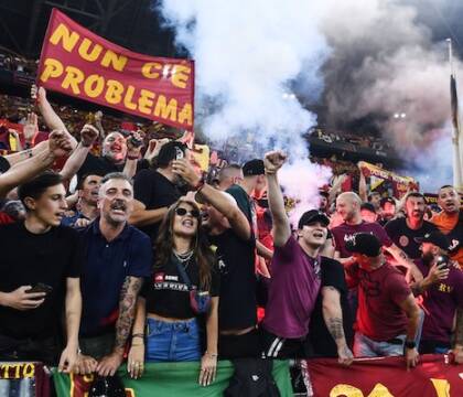 Roma, lo striscione contro i calciatori: “Giocatori uomini di me**a traditori” (VIDEO)