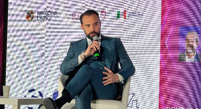 Manna: “Scudetto? Non ci pensiamo! Mercato di gennaio? Qualcosa faremo. Vi racconto la chiamata di ADL e le trattative Conte-Buongiorno! Sul rinnovo di Kvara…” | DIRETTA