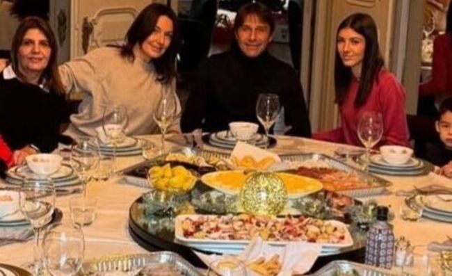 Conte, domenica di relax a Torino. Il mister del Napoli a pranzo con amici