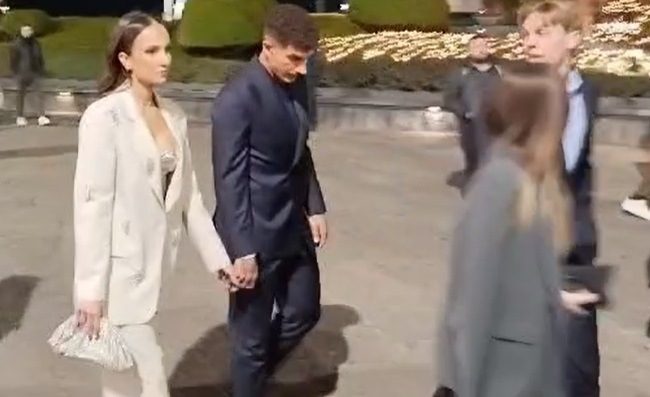 Giocatori del Napoli arrivati al museo di Pietrarsa. Quanta eleganza! (VIDEO)