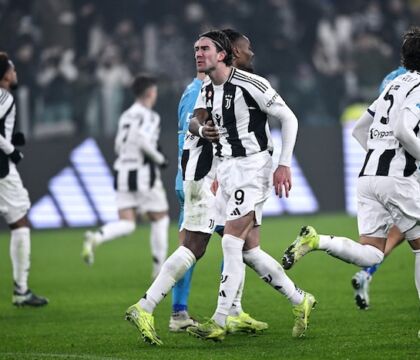Juventus-Fiorentina, cori contro Vlahovic. L’arbitro Mariani ferma per un paio di minuti la partita