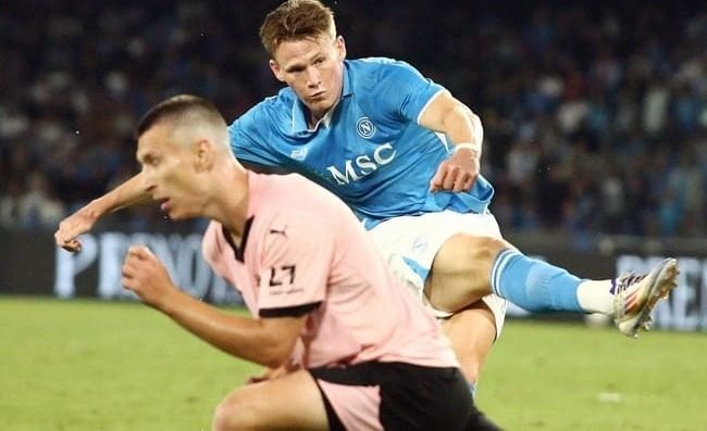 McTominay gol, super assist di Kvara. Lo scozzese corre verso la panchina