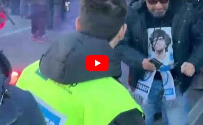 Scontri Torino-Napoli, fumogeni e carica di alleggerimento: fiume di persone resta fuori a partita iniziata! | VIDEO