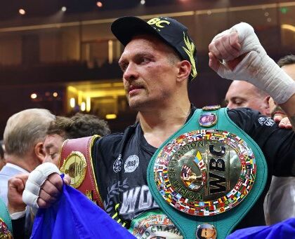 Usyk sa come spendere i suoi soldi: «Indosso un Rolex cinese comprato in spiaggia a 100 dollari»
