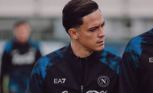 Conte a Raspadori: “Punto su di te, resti a Napoli”. La reazione dell’attaccante
