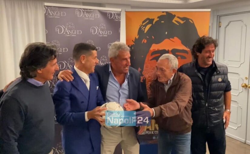 De Napoli: "Con Maradona un quadriennio azzurro simile ad una favola, ecco chi è la persona del calcio più bella che abbia conosciuto"