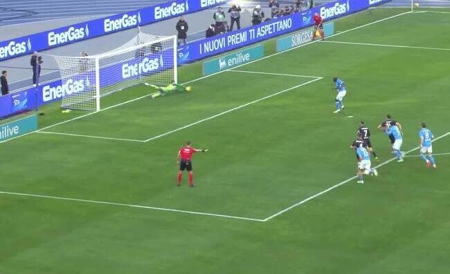 Lukaku sbaglia il rigore. Il social si scatenano: “Giochiamo con uno in meno”